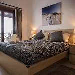 Terrace Close To Beaches Дом отдыха *